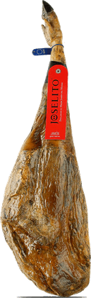 Jamón Joselito Gran Reserva pendurado, com a etiqueta vermelha da casa